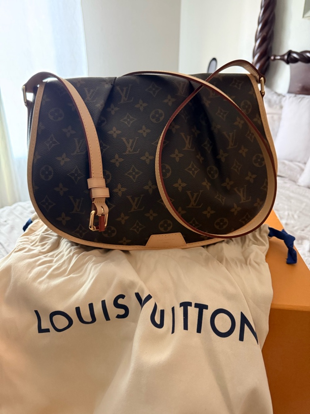 Louis Vuitton Menilmontant MM